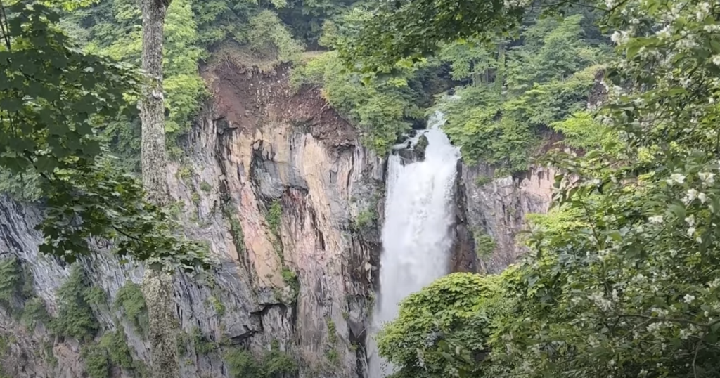 夏の華厳の滝